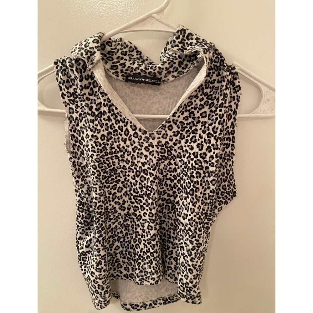 Brandy Melville Crop top (no size)